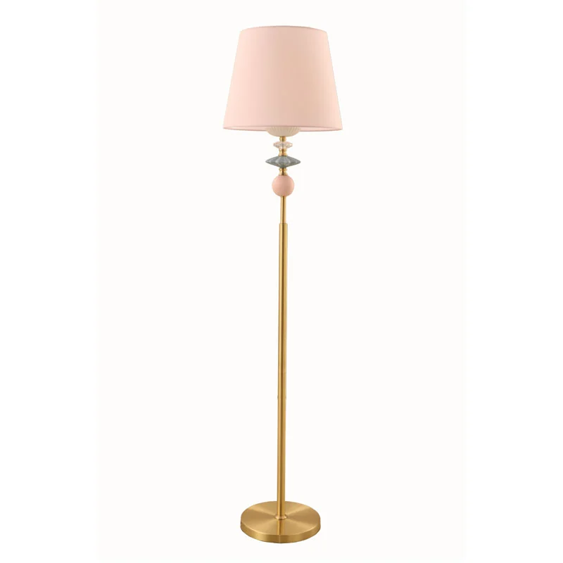 เหตุใดจึงเลือกโคมไฟตั้งพื้นพอร์ซเลนสี Sandy Gold Drum Shade สำหรับพื้นที่ของคุณ